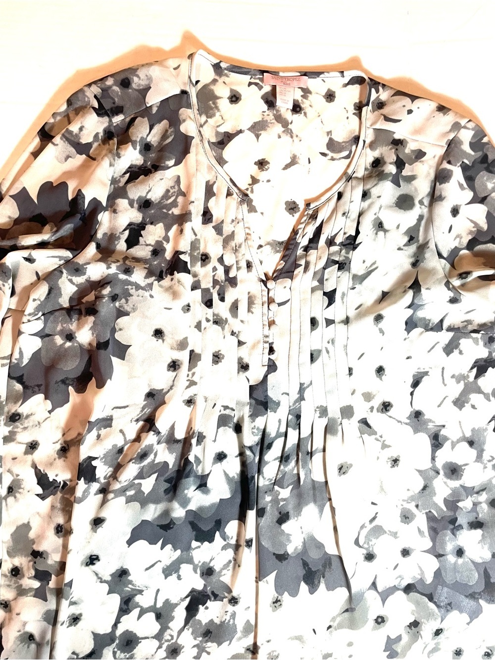Saint Tropez West Black Cream Floral Pintuck Pleated Blouse Size 16 - Picture 8 of 11